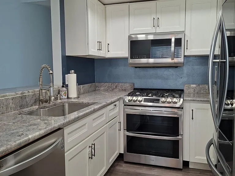 2031 Lakeridge Cir #202 — Photo 6