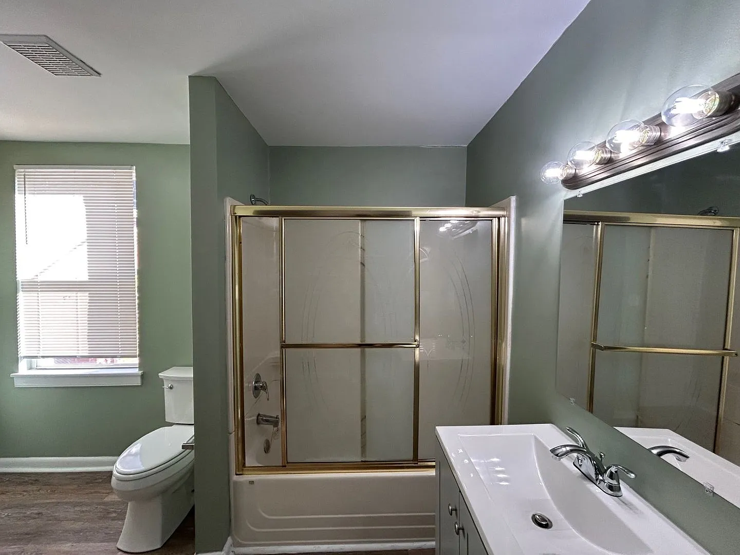 Baltimore - 3 Bedrooms and 1 bath Available! — Photo 4