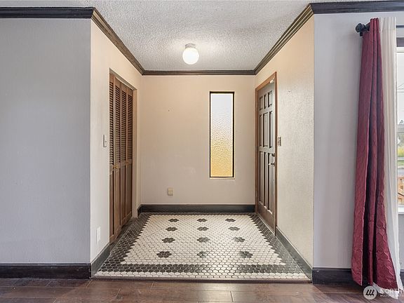 3rd image of 2916 Columbia Heights Road