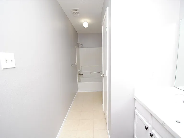 3923 Bridgebay Ln — Photo 8