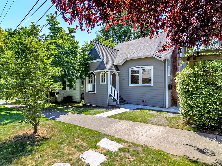 7655 Latona Ave NE — Photo 33