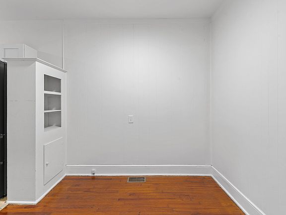 2nd image of 557 Beverly Ct #5