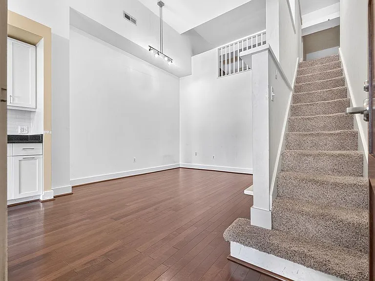 2160 California St NW #101 — Photo 13