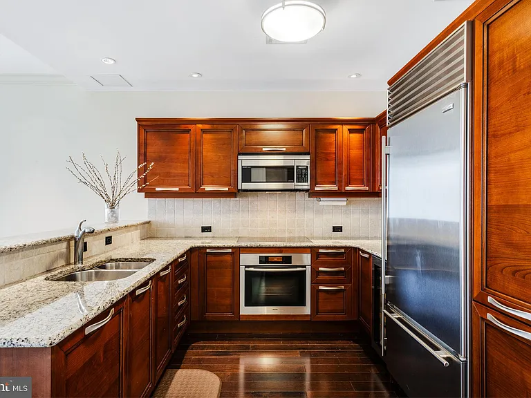 50 S 16th St #4304 — Photo 3