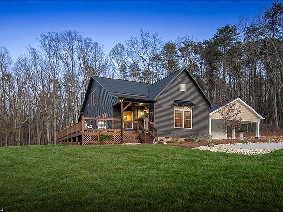 3rd image of 1626 Black Mountain Rd