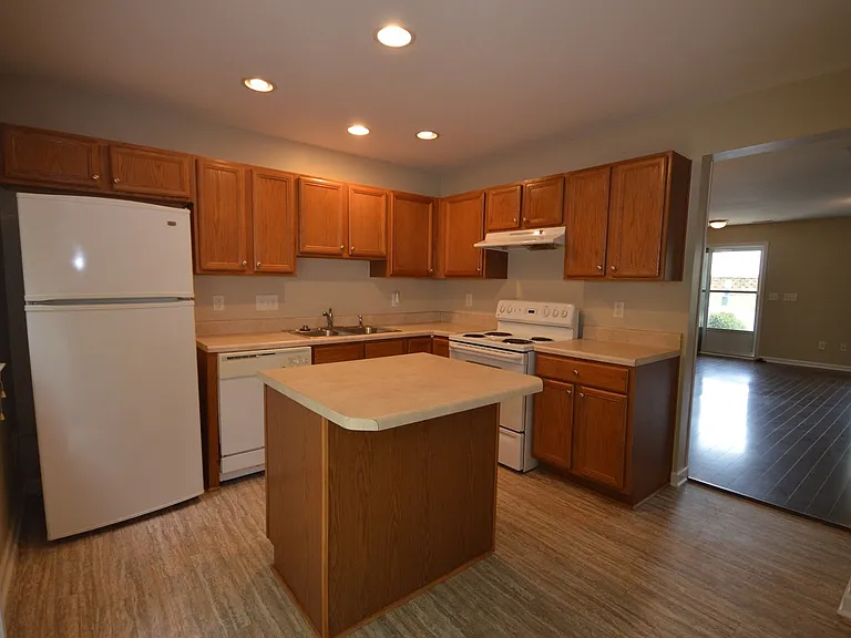 8026 River Watch Ln — Photo 6