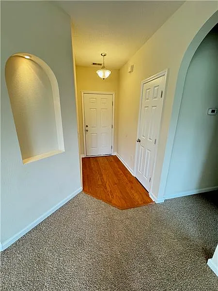 3 bed, 1193 sqft, $1,900 — Photo 2