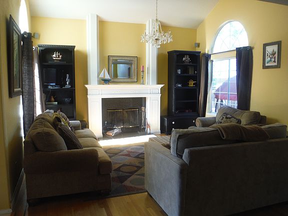 Living room with a FirePlace