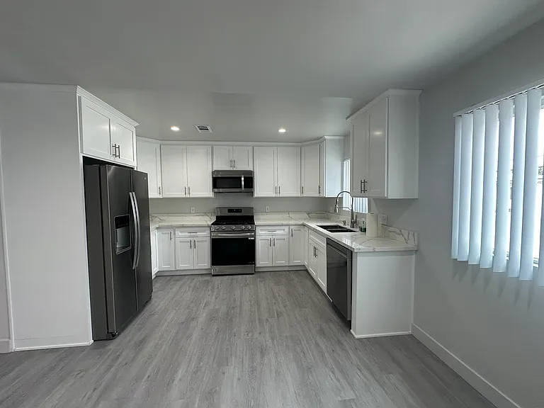 1118 S Holt Ave #2B — Photo 9