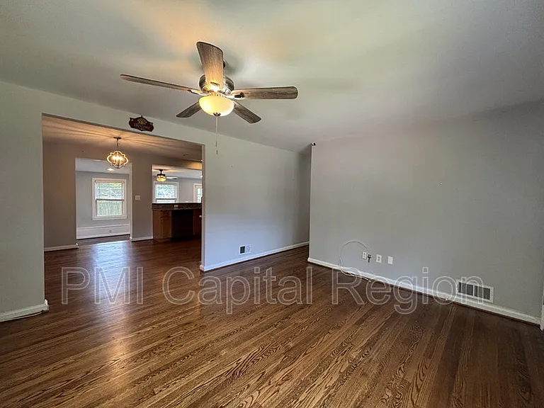 4706 Red Fox Rd — Photo 24