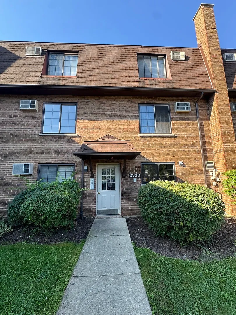 2 bed, 980 sqft, $1,750 — Photo 1
