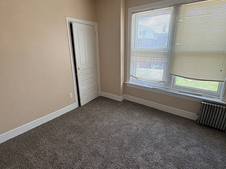 214 Yale St — Photo 5