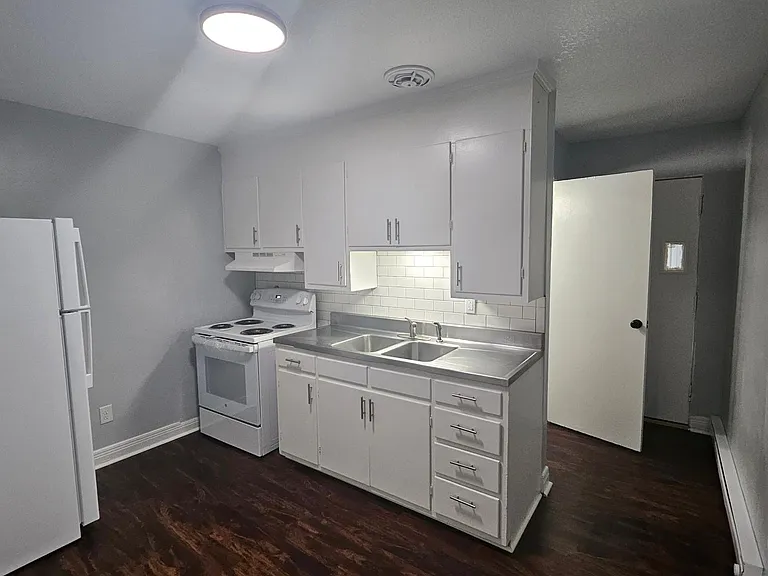 3202 McArthur Dr — Photo 20