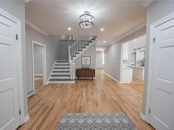 3rd image of 13 Castle Hill Ln