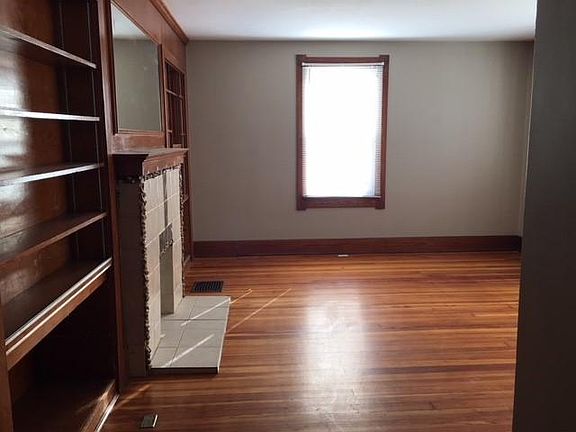 2nd image of 1530 Kinney Ave