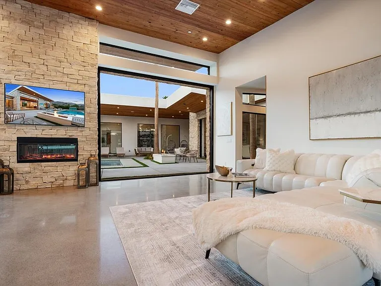 524 E Miraleste Ct — Photo 87