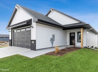 771 Clover Hill Dr, North Liberty, IA 52317