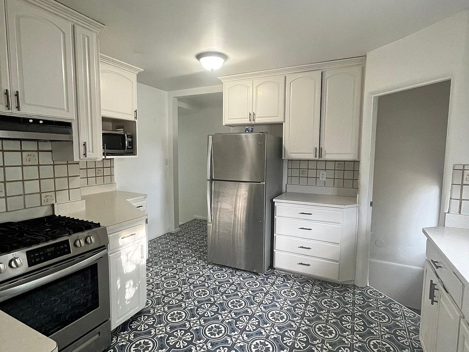 1st image of 1225 Columbia Dr NE #1