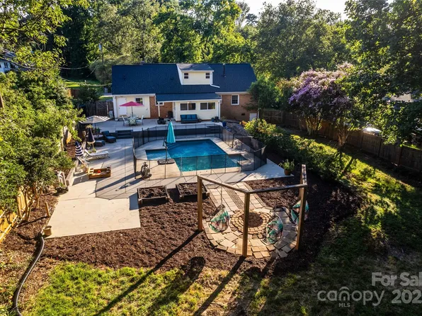 372 Club Dr, Gastonia, NC 28054
