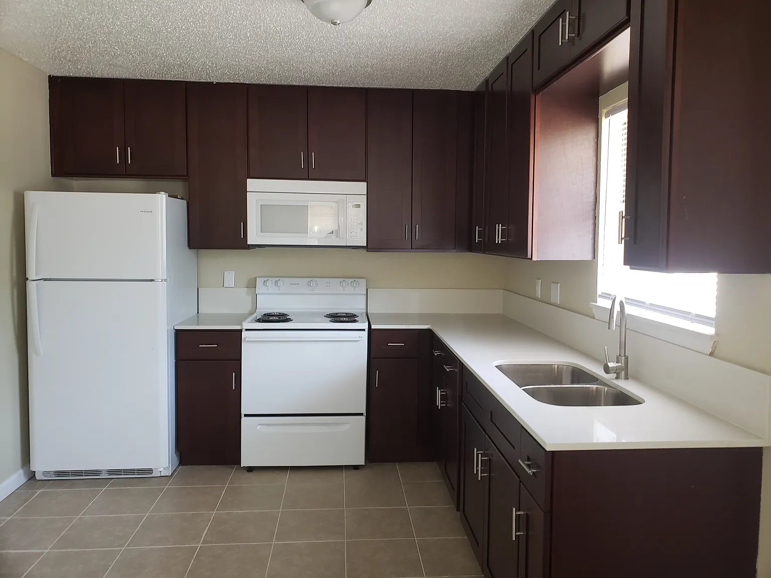College Park Apartment — Photo 1