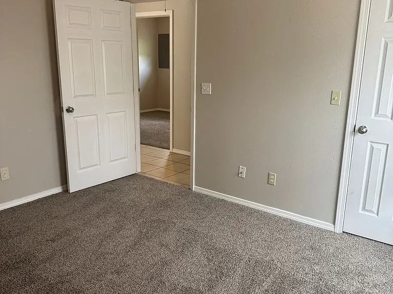 111-113 Cherokee — Photo 31