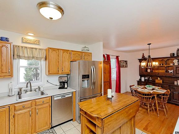 4th image of 65 Baker Dr
