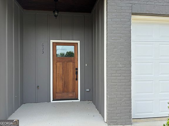 2nd image of 633 E 3rd St