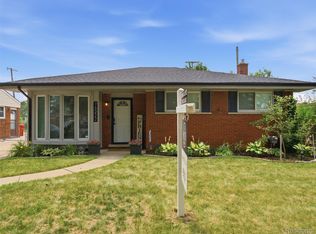 15222 Elderwood St, Roseville, MI 48066