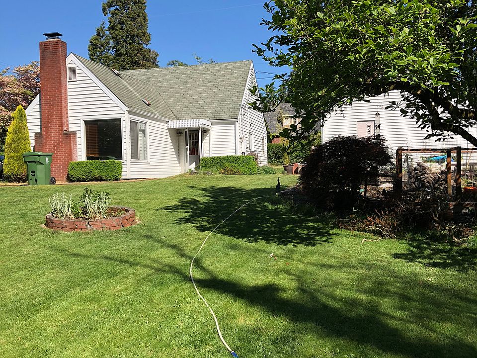 2nd image of 510 Riverview Dr NW