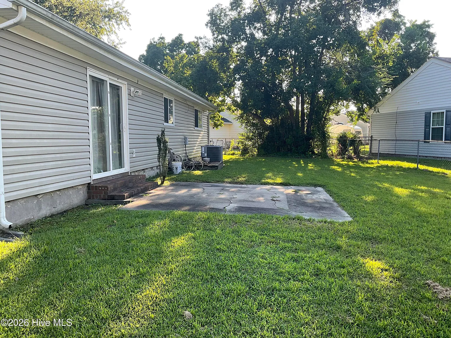 3 bed, 2.0 bath, 1300 sqft, $1,450 — Photo 3