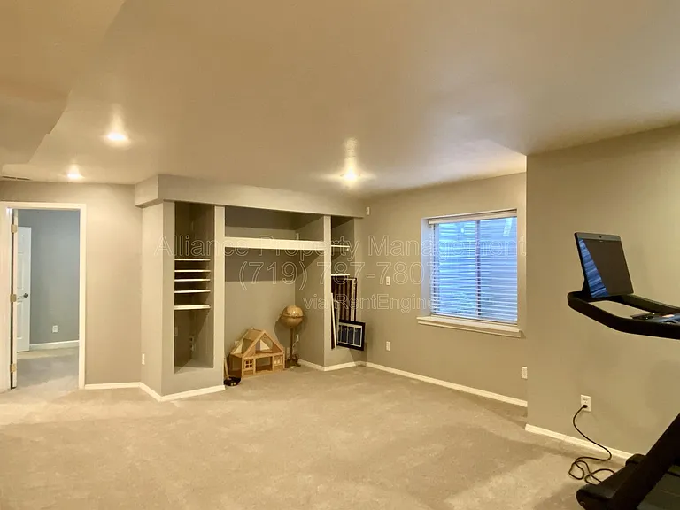 2825 Dristol Dr — Photo 31