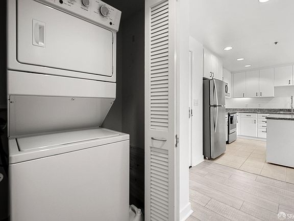5th image of 260 King St Unit 537