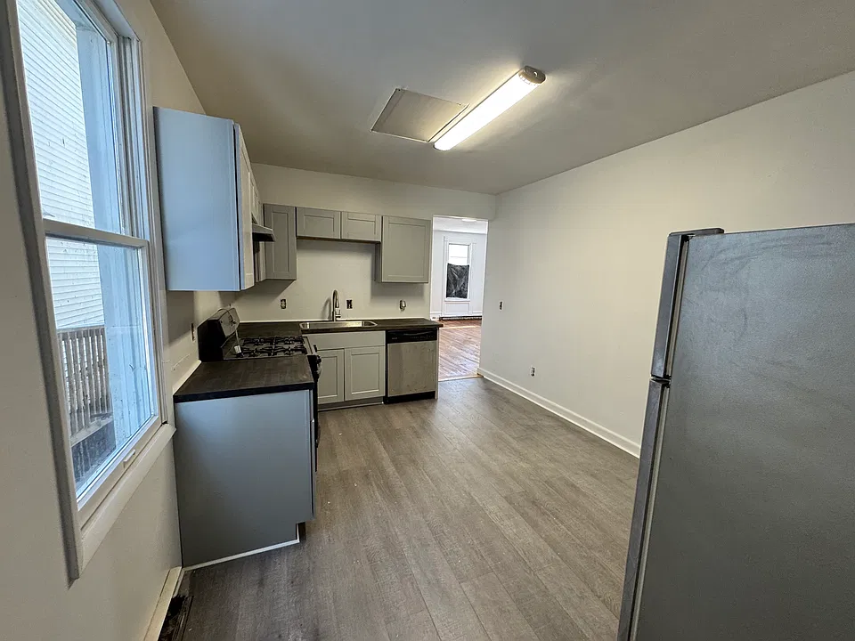 52 Carroll St #1