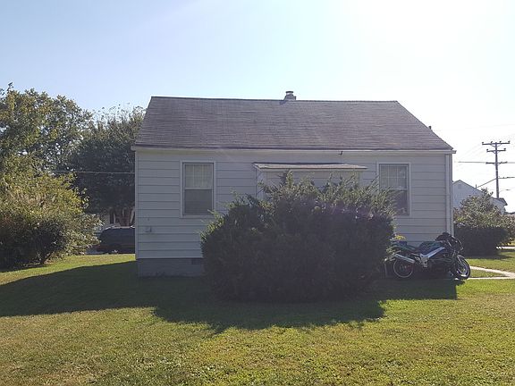 4th image of 61 Dixon Ave