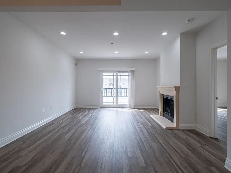147 S Doheny Dr #303 — Photo 12