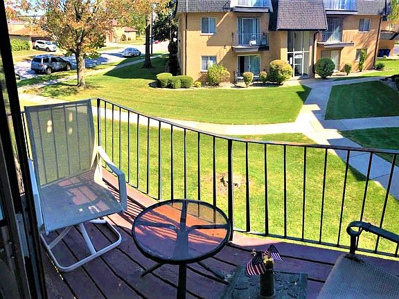 4th image of 4833 W 109th St APT 202
