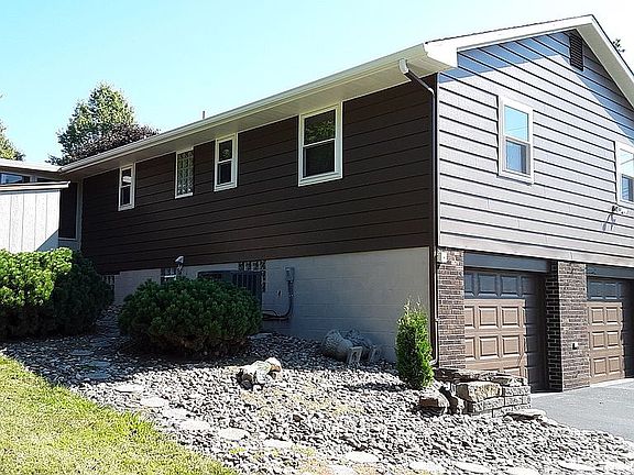 2nd image of 105 Orchard Dr