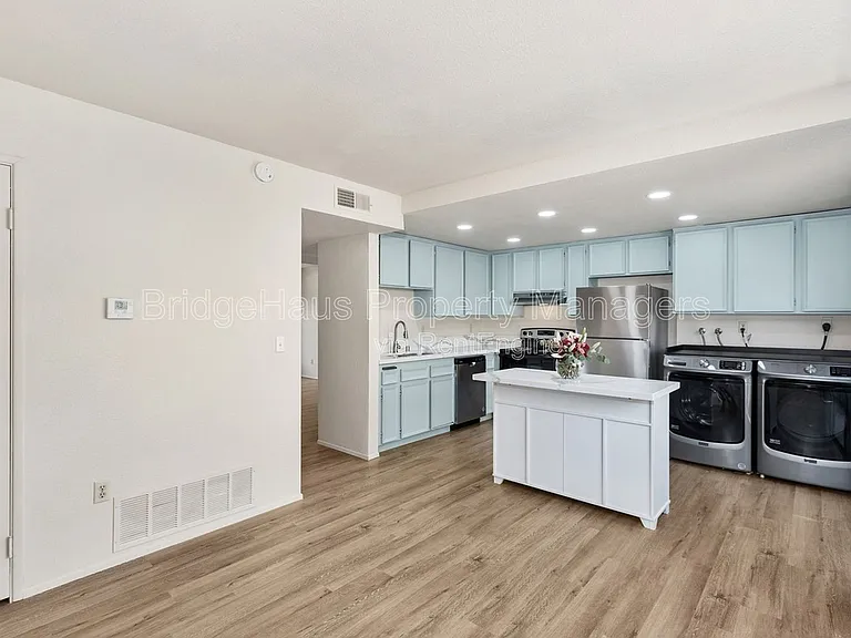 7831 Rancho Fanita Dr #D — Photo 8
