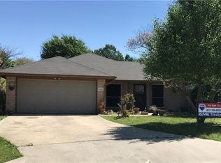 1006 Oakchase Ct, Azle, TX 76020