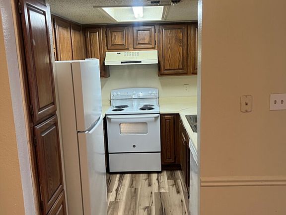4th image of 1322 Bluffview Dr APT 3