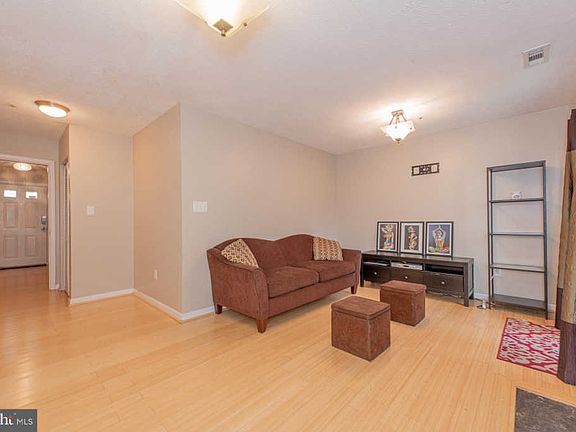 4th image of 3123 Forest Run Dr