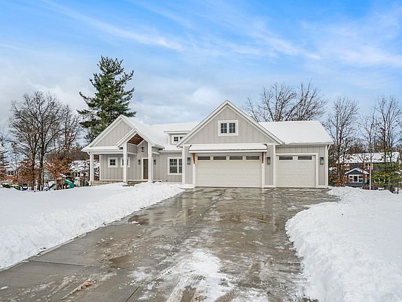 2nd image of 14833 Pinehill Ct