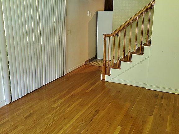1st flr toward kitchen