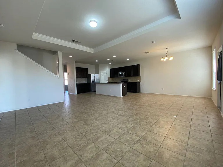 408 E Vega Ln — Photo 6