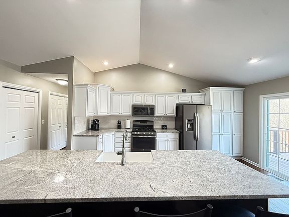 3rd image of 792 Brandon Wyley Dr