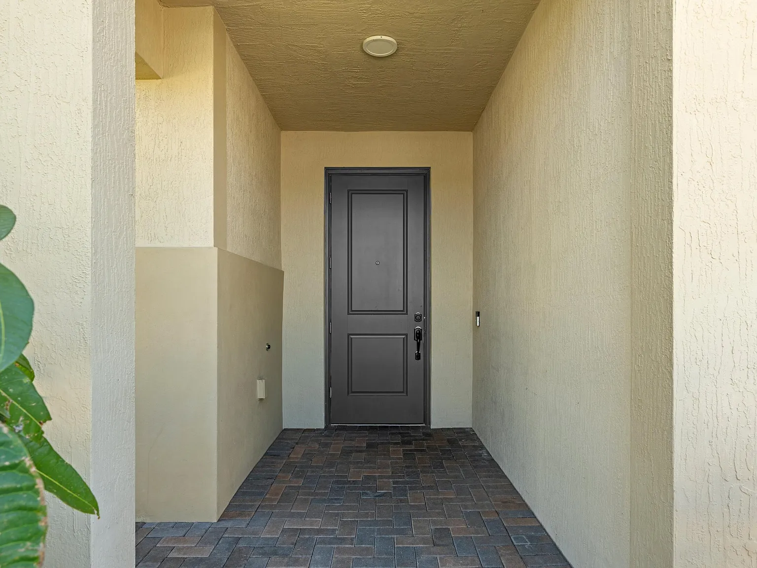 4 bed, 2.5 bath, 2690 sqft, $4,000 — Photo 3