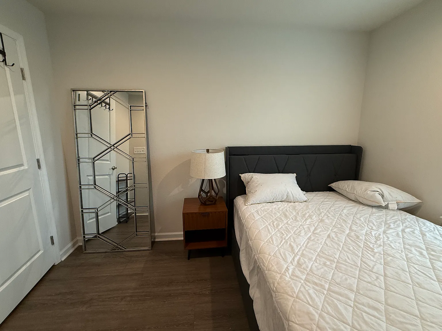4104 Riverside Dr — Photo 2