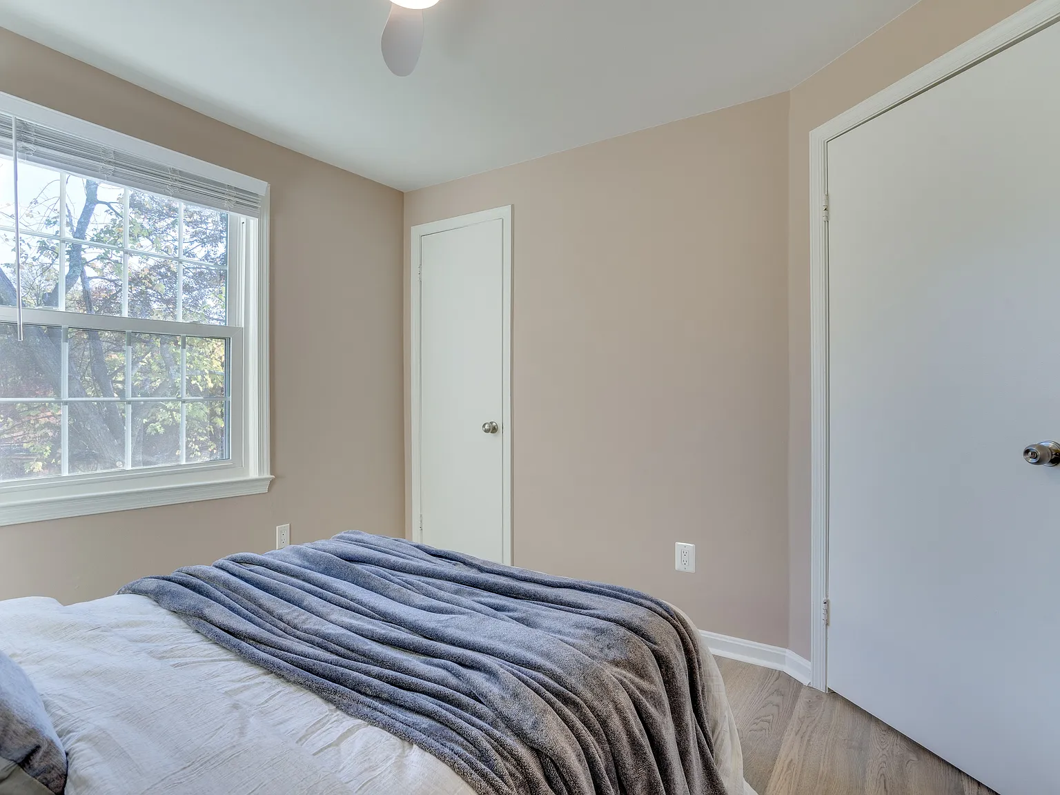8131 Pinelake Court - UL 2R — Photo 2