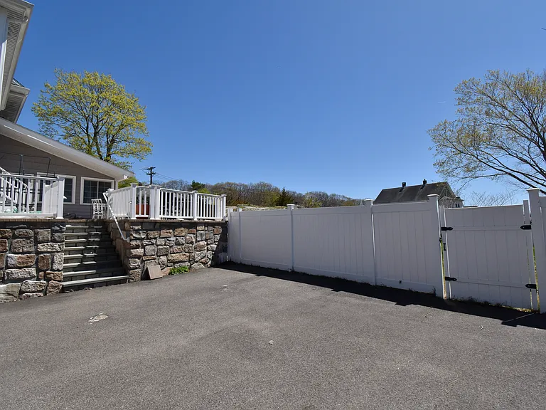 210 High St — Photo 3