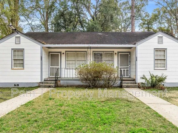 215 W 73rd St, Savannah, GA 31405